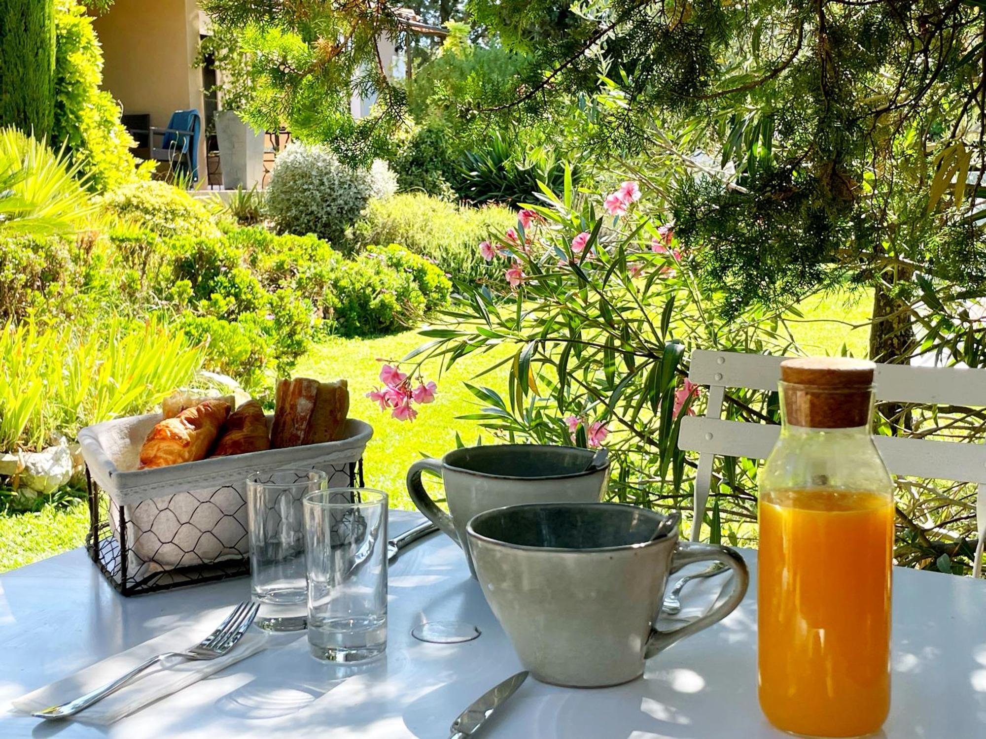 Mas Des Marguerites Bed & Breakfast Maussane-les-Alpilles Exterior photo